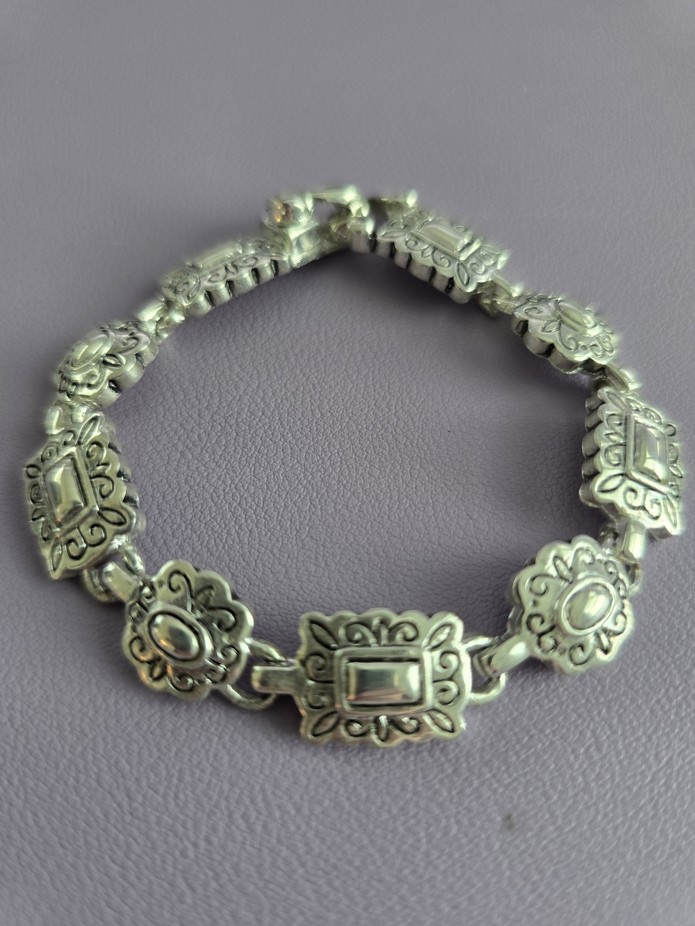 Silver Vintage-Style Linked Bracelet with Magnetic Closure - 7.5"